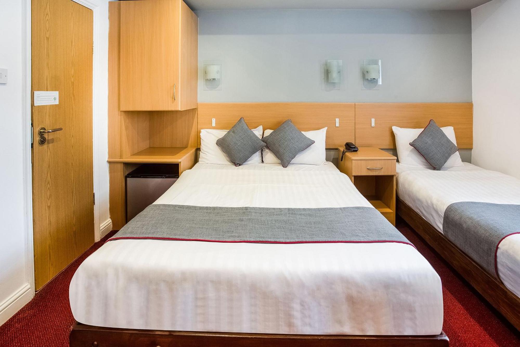 Oyo London Guest House Exterior photo