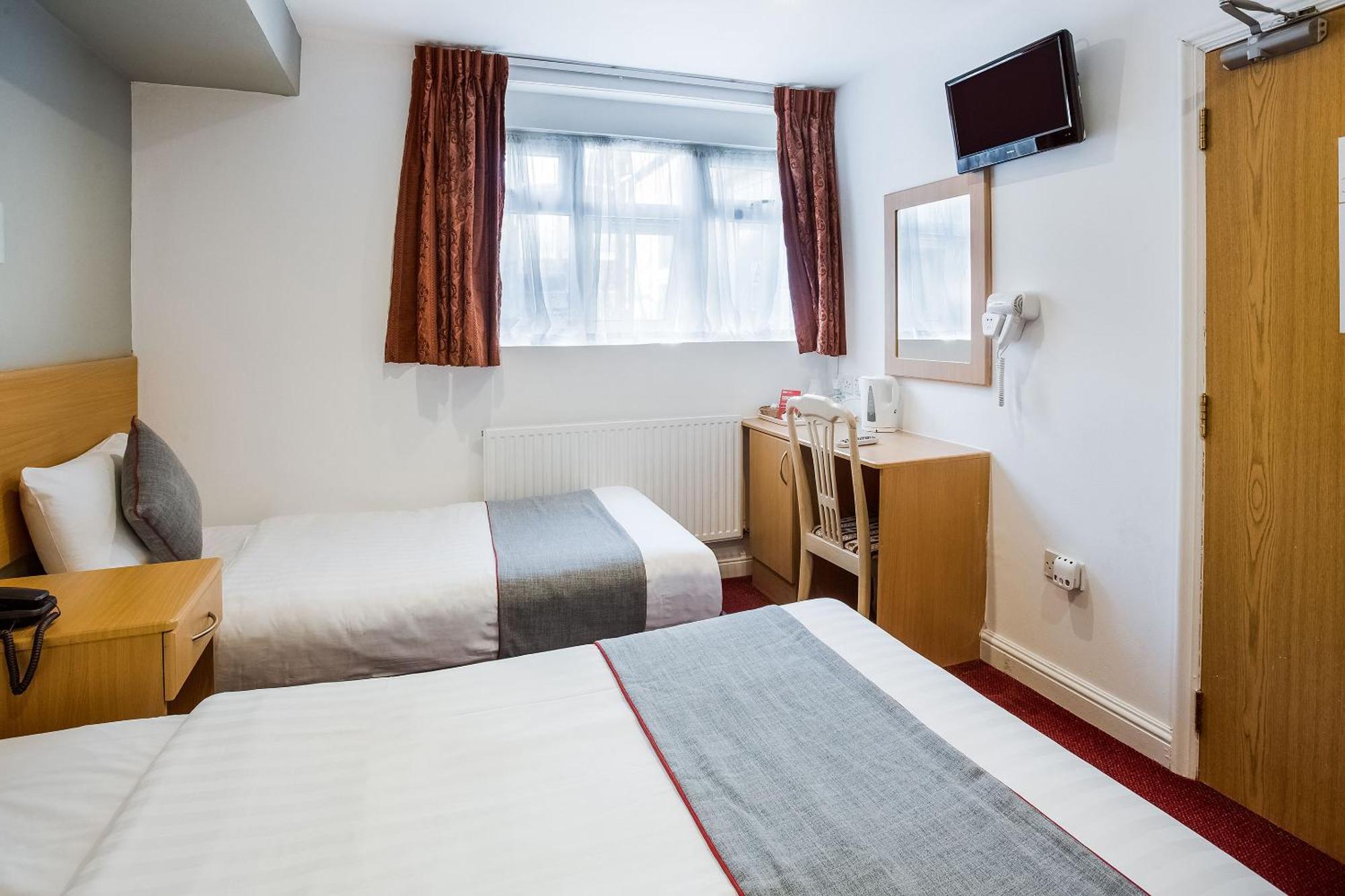 Oyo London Guest House Exterior photo
