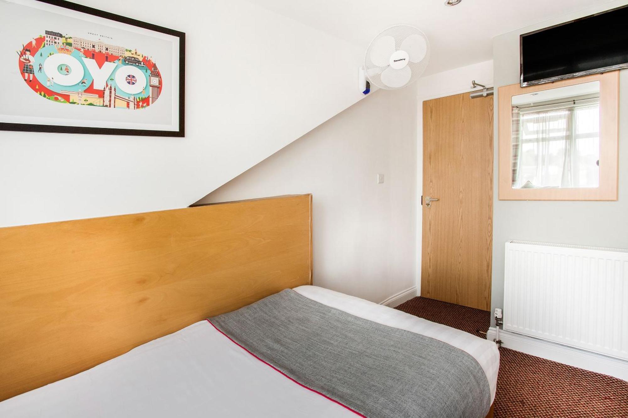 Oyo London Guest House Exterior photo