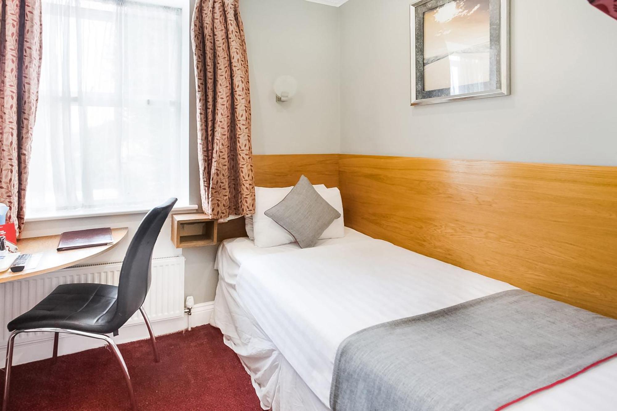 Oyo London Guest House Exterior photo